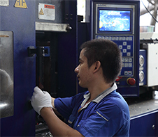 1566524275345818.jpg 深圳双色模具厂